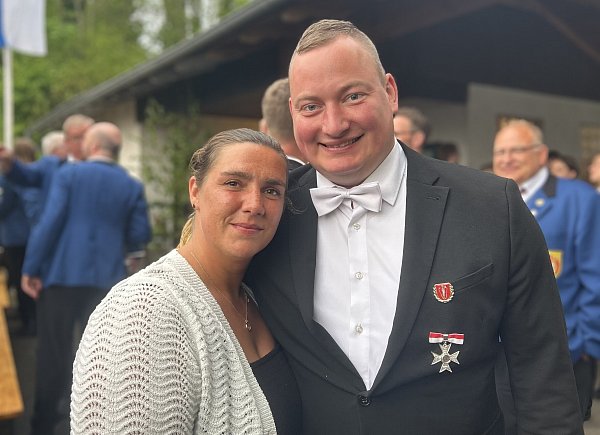 Das Willebadessener Königspaar Dennis Schobert und Isabell Brune-Brockmeyer - © Uwe Cebul