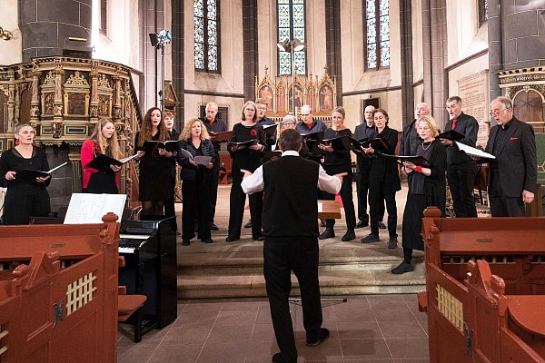 Das Vokalensemble "Amicanta" begeisterte das Publikum in der Herforder Jakobi-Kirche und in der Eidinghausener Kirche. - © Amicanta