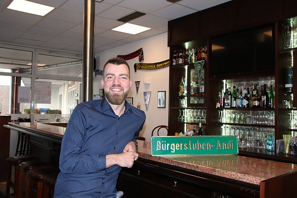Zufrieden: Andi Rüther betreibt seit November die Bürgerstuben in Höxter und ist glücklich mit dieser Entscheidung. - © Amina Vieth