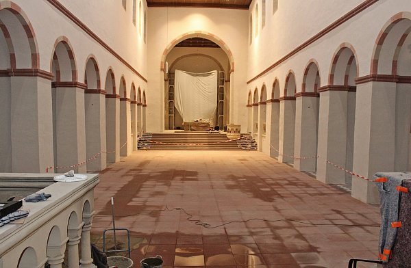 Die Paderborner Abdinghofkirche ist noch eine Baustelle. Die Wiedereröffnung rückt jedoch näher. - © EKP/Oliver Claes