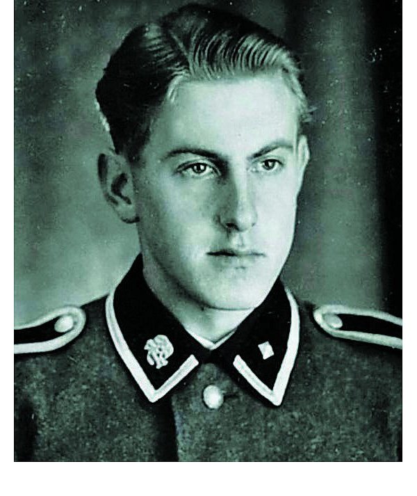 1943: Reinhold Hanning als SS-Unterscharführer. - © Bundesarchiv