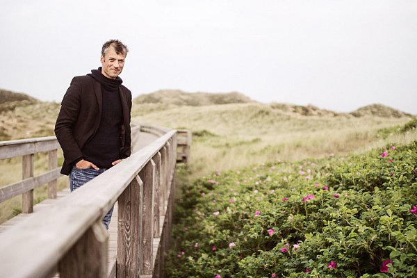 Jochen Metzger, Journalist und Vater mit einem Sinn für päadagogische Experimente, auf Sylt. - © Dennis Williamson