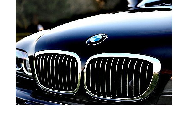 Wer Freunde hat, die besonders sensibel im Hinblick auf's Auto sind, kann diese mit einem vermeintlichen Schaden ärgern. - © Symbolbild/Pixabay