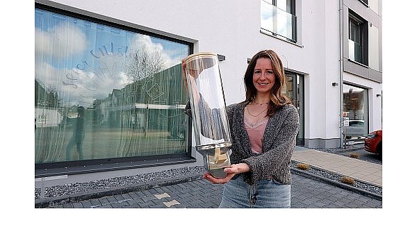 Julia Leischner eröffnete im Mai 2021 das Heeper Lädchen - einen Unverpackt-Laden, in dem sich die Kunden die Ware in Behälter füllen können. - © Wolfgang Rudolf