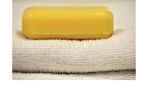 Wer Handseife mit Klarlack einreibt, kann seinen Partner am 1. April an der Nase herumführen: Es schäumt nicht mehr. - © Symbolbild/Pixabay