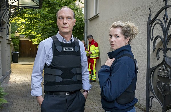 Im Dresden-Krimi Siebenschläfer übernehmen Cornelia Gröschel und Martin Brambach als Ermittlerteam. - © MDR/MadeFor Film/Steffen Junghans