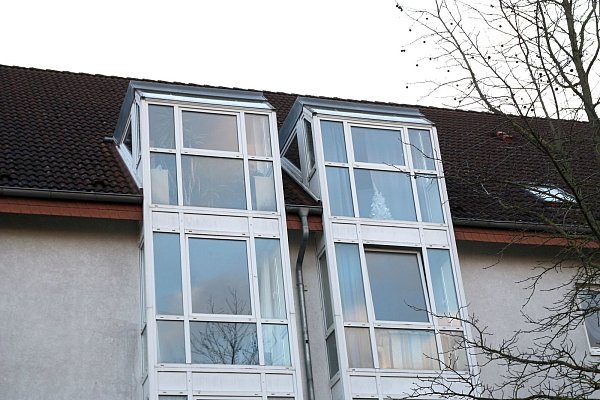 Die Außenerker der Wohnungen sind so geschaffen, dass Licht seitlich in die Nachbarwohnung dringen kann. - © Jens Reichenbach