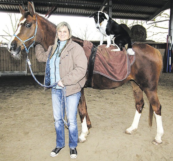 Tiertrainerin: Besitzerin Sonja Heidbrink mit ihrem Pferd. - © Friderieke Schulz