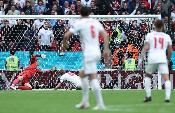 Harry Kane machte mit dem 2:0 dann alles klar für die Three Lions. - © Christian Charisius/dpa