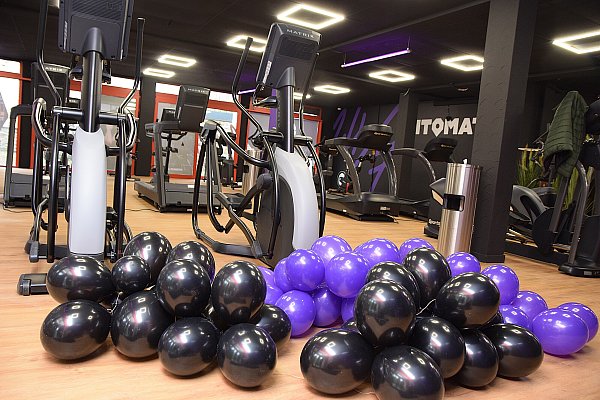 Im vorderen Teil des Fitnessstudios stehen den Nutzern 16 Ausdauergeräte zur Verfügung. - © Karin Prignitz