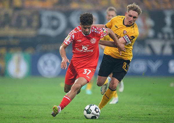 Luca Herrmann (rechts) spielte im Pokal gegen den FSV Mainz 05 immerhin 25 Minuten lang für Dynamo Dresden. - © picture alliance/dpa