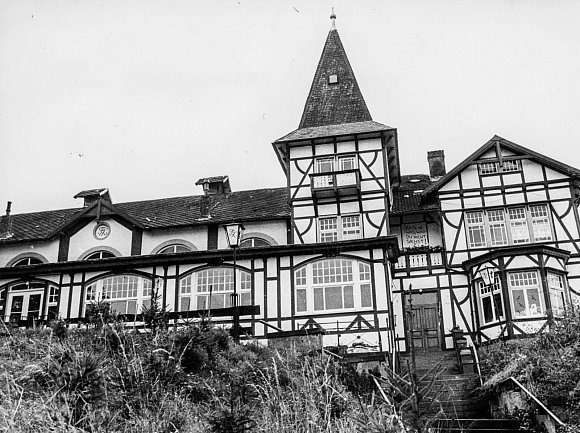 In ganzer Pracht: Der Felsenkeller aus dem Jahr 1838 diente in den Jahrzehnten als Gaststätte, Lazarett und Diskothek. - © NW-Archiv
