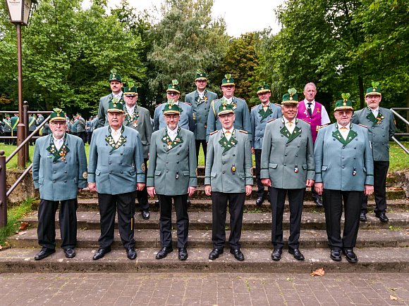 Hochdekoriert: Diese Mitglieder wurden vom Paderborner Bürger-Schützen-Verein für ihre Verdienste ausgezeichnet. - © Ralph Meyer