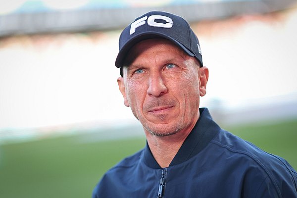 Die blauen Augen des Kölner Cheftrainers Gerhard Struber beeindruckten auch seinen Paderborner Kollegen. - © picture alliance/dpa