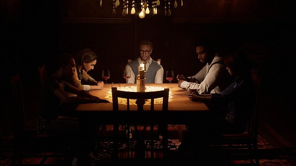 Das letzte Abendmahl: Hier sitzen alle fünf Leute der Filmcrew noch zusammen - in wenigen Stunden rennen alle um ihr Leben. - © Bandai Namco