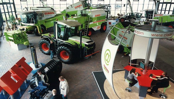 Neuland: Im Jahr 2000 war das Internetcafé eine besondere Attraktion im "Technoparc". - © Claas
