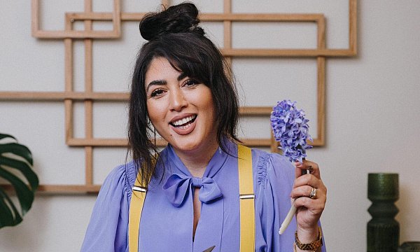 Emell Gök Che ist TV-Moderatorin und Designerin. - © Farina Deutschmann