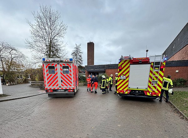 Zu dem ungewöhnlichen Einsatz ist es an der Grundschule Oldinghausen/Pödinghausen gekommen. - © Feuerwehr