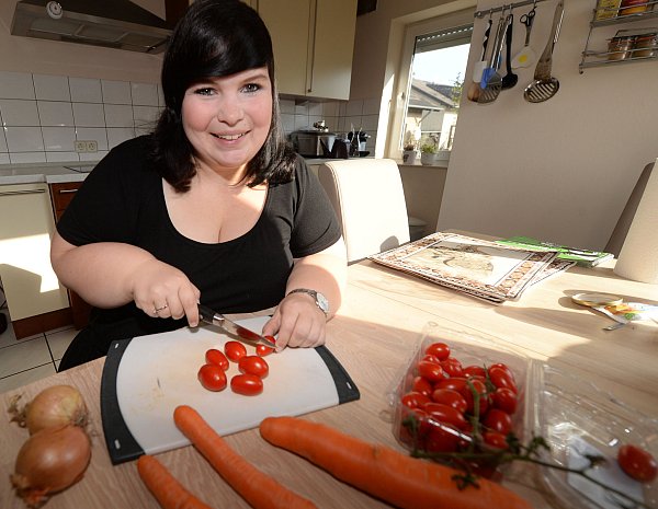 Gibt Kochkurse an Volkshochschule: Carina Chmielinski setzt auf Rezepte ohne tierische Produkte. - © Foto: Marc Köppelmann