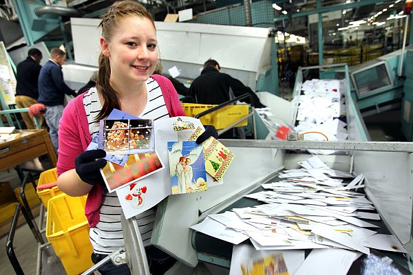 Über Weihnachtsgrüße per Post freuen sich immer noch viele Menschen. - © Frank-Michael Kiel-Steinkamp