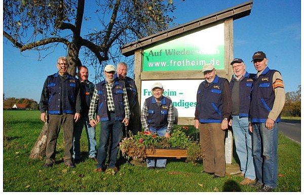 Günter Bünemann ( l.), Friedhelm Vortmeier, Rüdiger Kanning, Günter Wittpohl, Heinrich Steinmann, Heinrich Brammeier, Wilfried Horstmeier und Reinhold Hußmann. - © FOTOS: KLAUS FRENSING