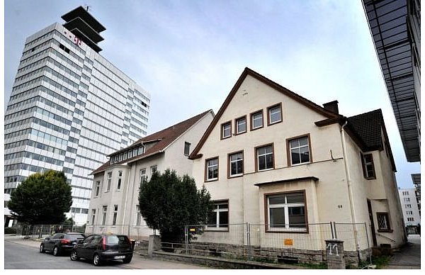 Die Häuser an der Kavalleriestraße stehen leer. Hier entsteht das Wohn- und Geschäftshaus. - © FOTO: ANDREAS FRÜCHT