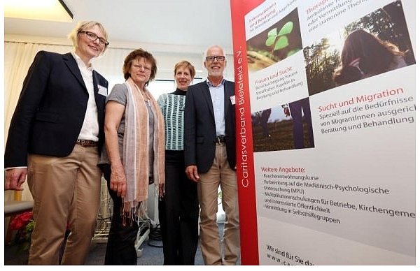 Annegret Strop, stellvertretende Leiterin, Elisabeth Mösenmeier, Caritas-Vorstand, Referentin Wibke Voigt und Leiter Norbert Beine blickten zurück. - © FOTO: REIMAR OTT