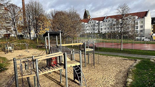Ein Spielplatz im Ostmannturmviertel, der von damals existiert nicht mehr. An der Huelsmannstraße (zwischen Herforder und August-Bebel-Straße) fanden zwei Mädchen das Mordopfer in einem Gebüsch. - © Jens Reichenbach