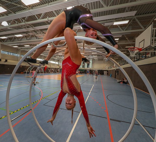Team-Hoffnung: Finja Martin (rot) und Janina Brandes starten für die Mannschaft des TSVE bei der Vereins-DM. ⋌Foto: Andreas Zobe - © Andreas Zobe