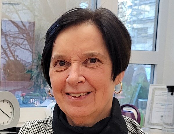 Britta Jünemann ist stellvertretende Schulleiterin am Städtischen Gymnasium. Der Wunsch der Gemeinde ist ihr bekannt. - © Ludger Osterkamp