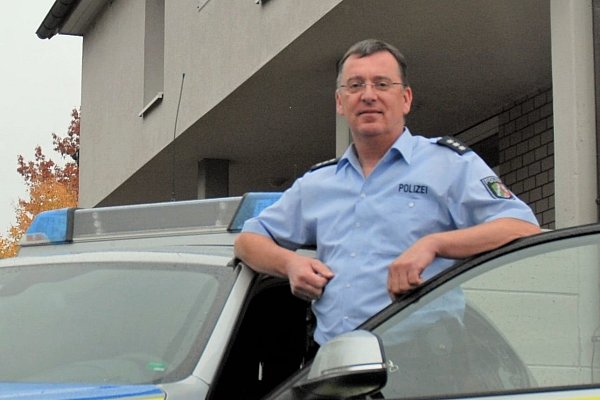 Polizeikommissar Andreas Menke ist für die Bezirke Brakel und Marienmünster zuständig. - © Polizei