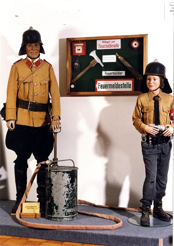 Feuerwehrausrüstung in der NS-Zeit. - © Feuerwehrmuseum (Susanne Freitag)