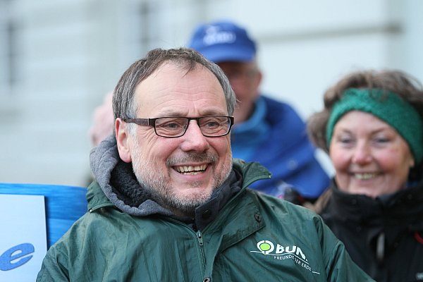 Ist dagegen: Bernd Meier-Lammering vom Bund (hier bei einem Termin zur Werreabsenkung am Bergertor) fordert bei der Planung für die Photovoltaikanlage auf dem Reesberg Nachbesserungen. Archivfoto - © Frank-Michael Kiel-Steinkamp