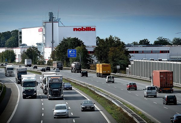 Das neue Werk des Verler Küchenherstellers Nobilia an der A 2 bei Gütersloh. - © Andreas Frücht