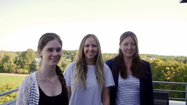 Erforschen Misophonie: Ellen Bürger (v. l.), Sarah Hommel und Hanna Kley von der Psychotherapie-Ambulanz der Universität Bielefeld. - © Uni Bielefeld