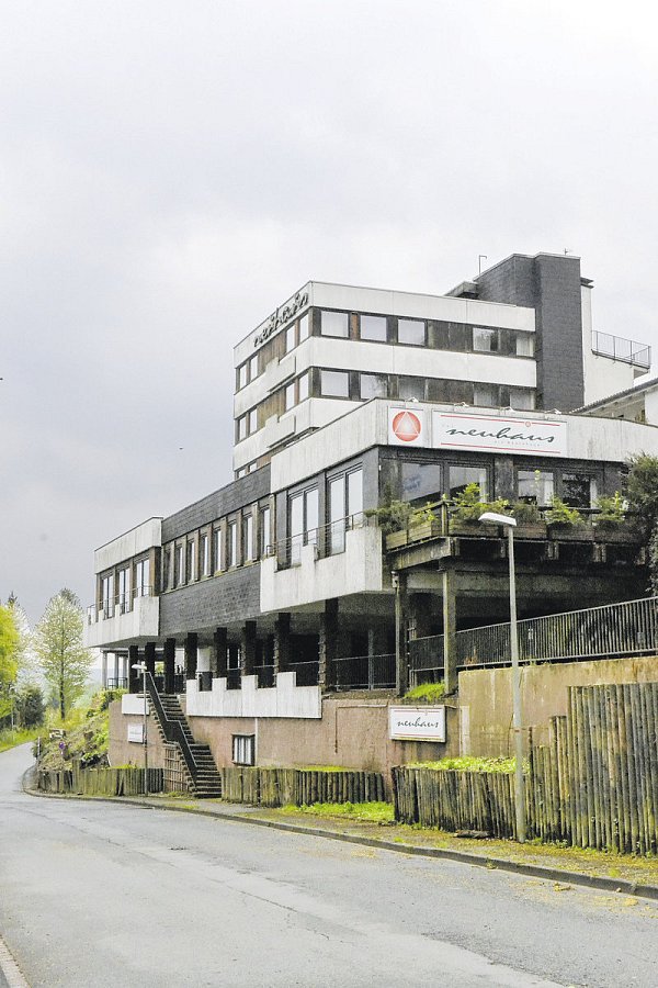  Das frühere Hotel Neuhaus. Ein Niederländer hat Interesse, das Hotel wiederzueröffnen. - © Silke Riethmüller