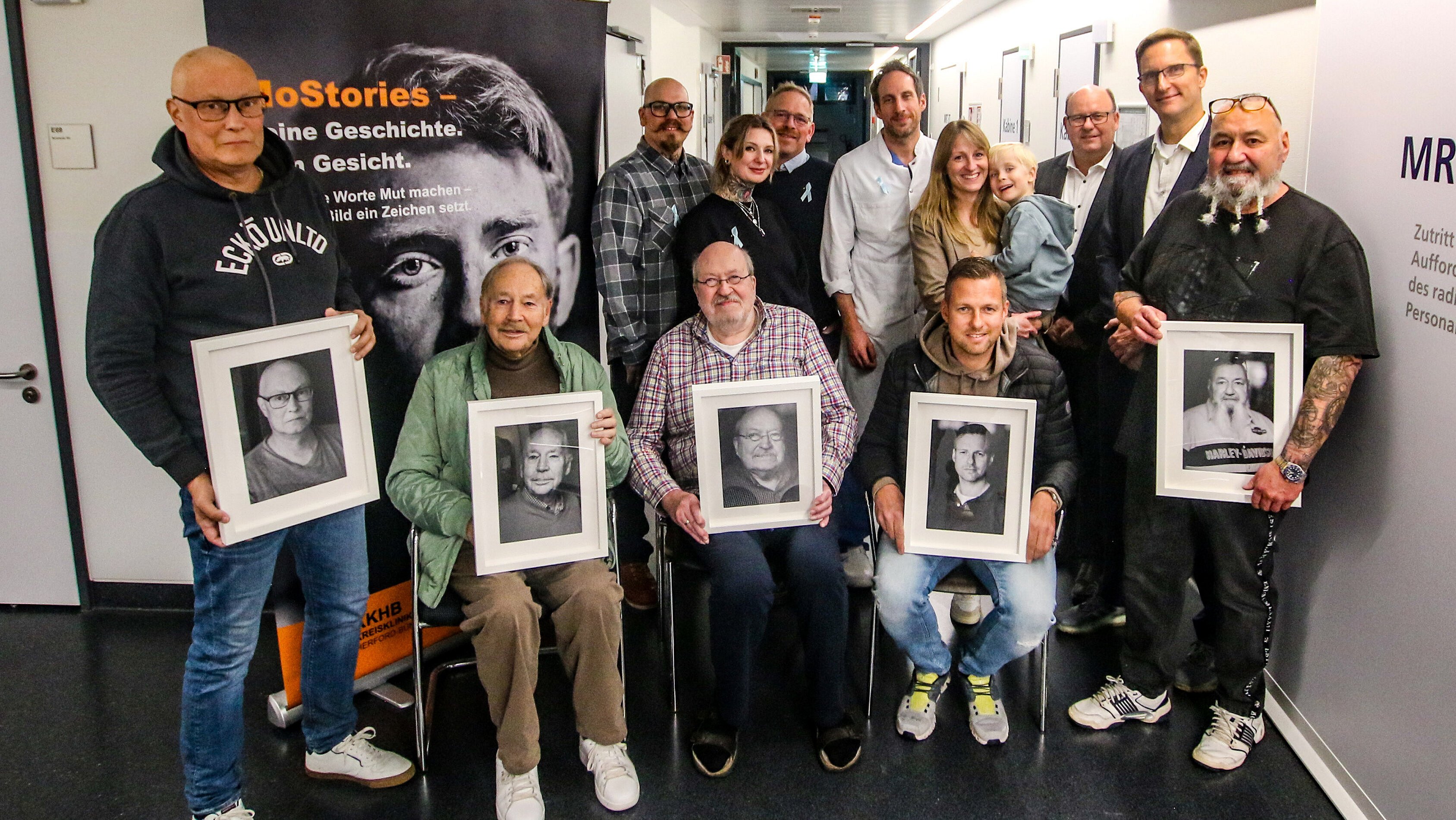 Acht mutige Männer aus dem Kreis Herford haben einen wichtigen Appell: „Check your balls“