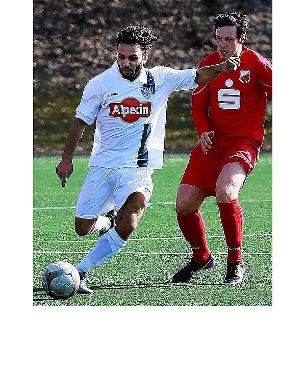 Mittelfeldstratege Ersin Gül (am Ball) ist einer von gleich einem halben Dutzend Dornberger Spielern, deren Mitwirken in Gievenbeck auf der Kippe steht.