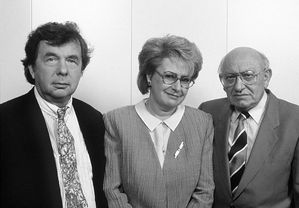 Fernsehklassiker: Hellmuth Karasek (l.), Sigrid Löffler und Marcel Reich-Ranicki 1991 im „Literarischen Quartett“ des ZDF. - © dpa