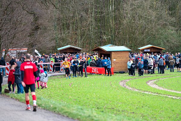 So war der Silvesterlauf 2023 in Rödinghausen. - © Joel Beinke