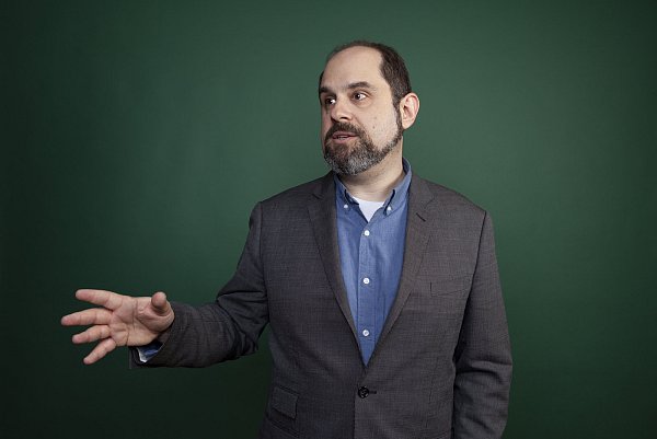 Craig Mazin, Drehbuchautor von "Chernobyl" rief Touristen auf, sich am Ort des Unglücks respektvoll zu verhalten. In Russland verlangen Politiker ein Verbot seiner Serie. - © picture alliance/AP Images