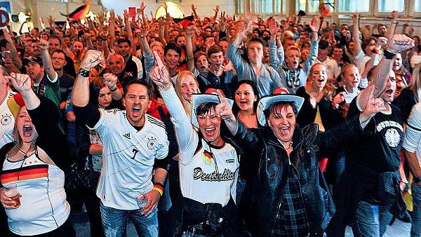 Schwarz-rot-goldene Marktschreier | nw.de