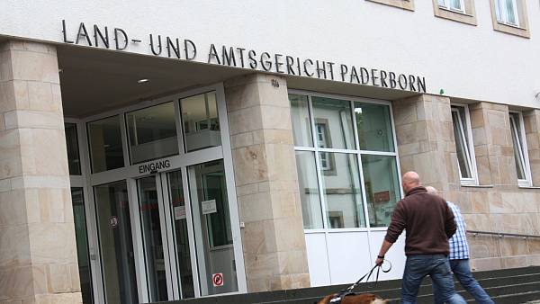 Haftstrafe für junge Mutter, die auf einen Jugendamtsmitarbeiter ...
