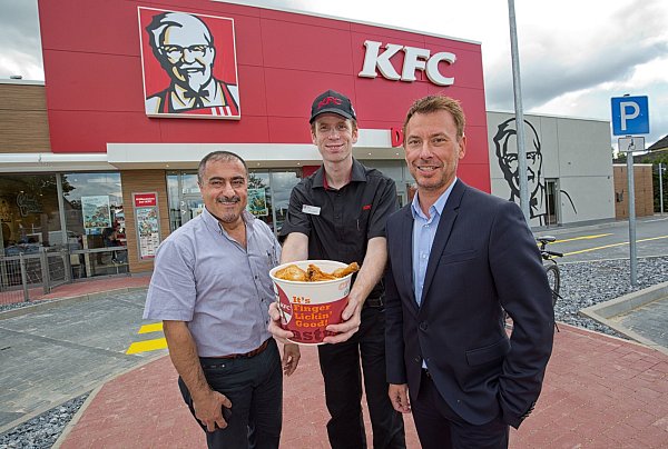 Heiß erwartet: Das erste Bielefelder KFC-Restaurant hat am Mittwoch an der Eckendorfer Straße eröffnet. - © Oliver Krato
