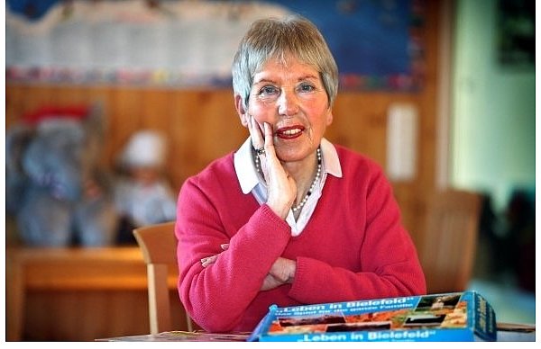 Christa Lincke im Kinderschutzhaus an der Ernst-Rein-Straße. - © FOTO: SARAH JONEK