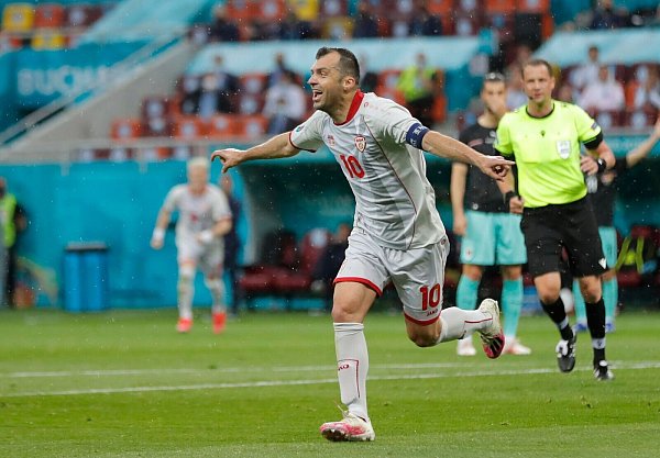 Goran Pandev bejubelt seinen Treffer. - © Vadim Ghirda/AP Pool/dpa
