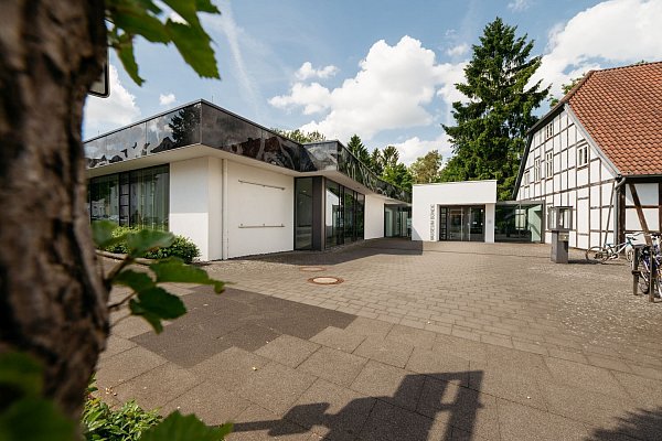 Das Dobergmuseum in Bünde steht seit dem 1. September unter neuer Trägerschaft: Der Landschaftsverband Westfalen-Lippe (LWL) hat die Leitung in Zusammenarbeit mit der Stadt Bünde, dem Kreis Herford, der NRW-Stiftung und dem Förderverein übernommen. - © LWL/Steinweg