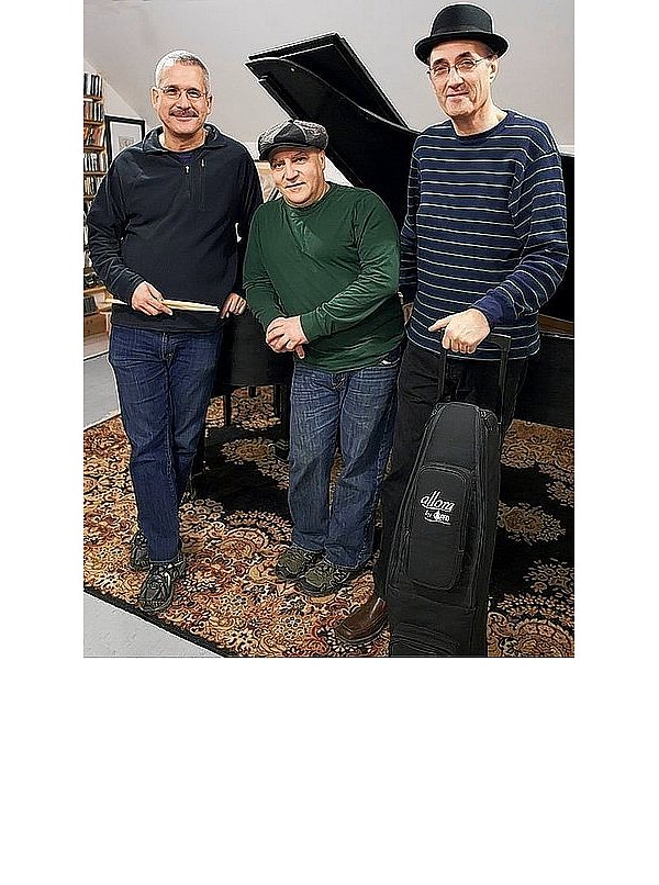 Jeff Siegel (Drums), John Esposito (Piano) und Jeff Marx (Sax, v.l.).
