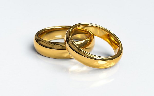 Ein bisschen Spaß muss sein: Viele Jubelpaare freuen sich über humoristische Glückwünsche zu ihrer Goldenen Hochzeit. - © Symbolbild Pixabay