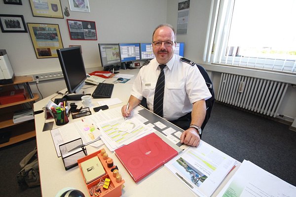 Kreisleitstellenleiter Johannes Ritter und sein Team hatten auch 2020 viel Arbeit.  - © David Schellenberg